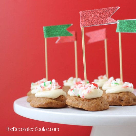gingerbread cookies with peppermint cream cheese frosting for Christmas cookies 