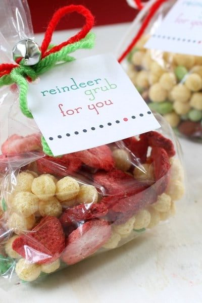 Reindeer feed snacks and free printable