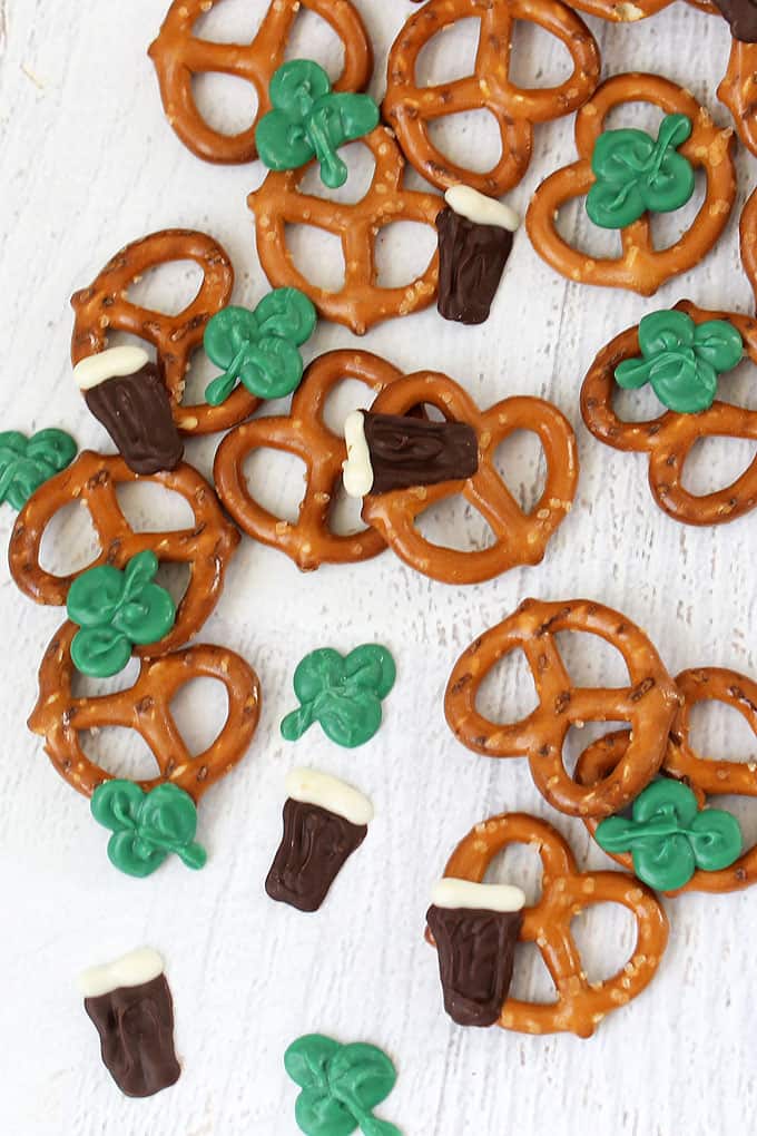 how to make Guinness and shamrock St. Patrick's Day snack mix with pretzels and chocolate 