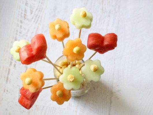 How to make a fruit bouquet for Mother's Day 