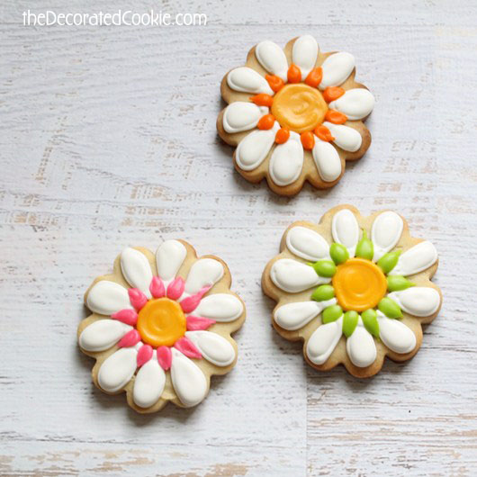 daisy decorated cookies