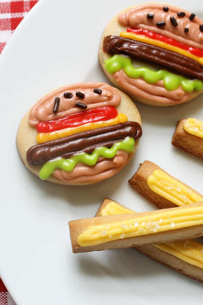 Mini burger and fries cookies! Summer cookies idea, fun food for Father's Day, 4th of July, Memorial Day, and summer BBQs #SummerCookies 