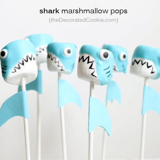 SHARK marshmallow pops for SHARK WEEK! Fun food idea using marshmallows, candy melts, and food coloring pens. Summer party food. #SharkWeek #SharkMarshmallows 