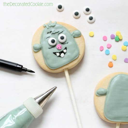 how to make The BoxTrolls cookies (wearing real boxes!)