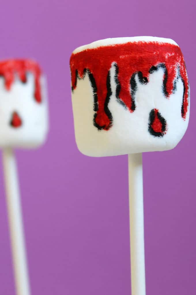 How to draw Halloween week: Bloody marshmallows -- food coloring pens and marshmallows for an easy Halloween treat idea or kid-friendly Halloween craft