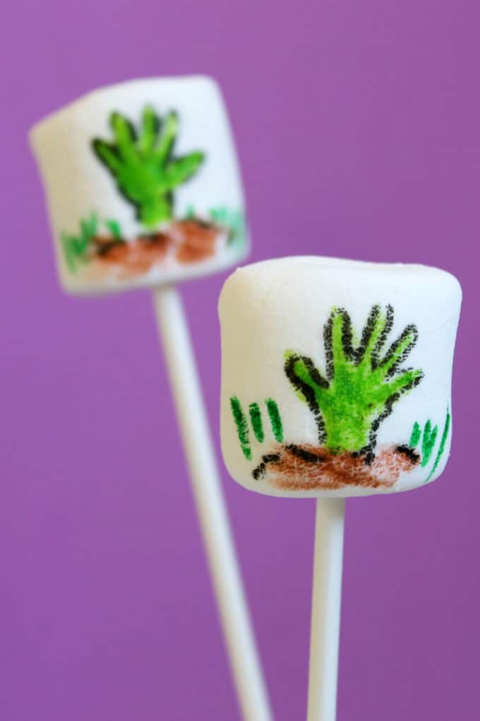 How to draw zombie hand marshmallows for Halloween. Food coloring pens and marshmallows for a kid-friendly, easy Halloween treat idea.