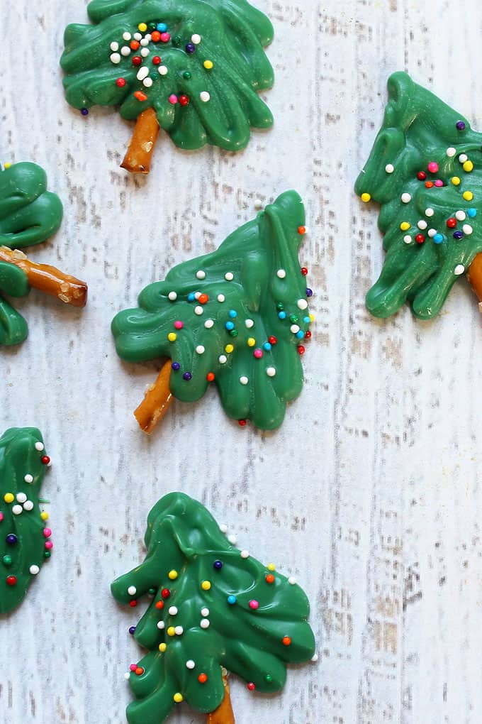 These cute mini 3-ingredient CHOCOLATE CHRISTMAS TREES with pretzels are easy, fun treat to make and give for the holidays. Step-by-step instructions are included.