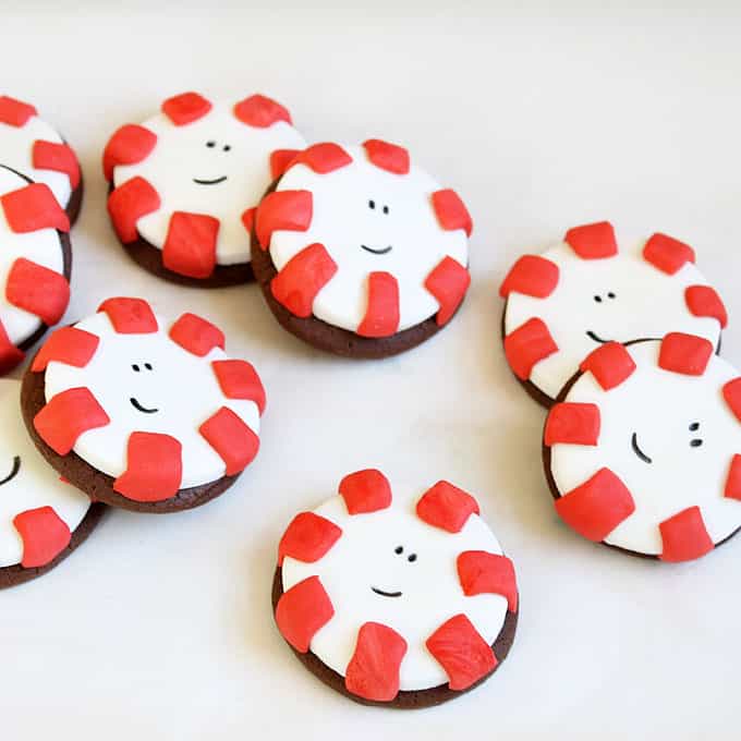 Adorable CHOCOLATE PEPPERMINT COOKIES from cake mix with fondant for a fun, clever decorated Christmas cookie idea. Just like the candy. #peppermint #cakemixcookies #chocolatecookies #christmascookies #fondant #cookiedecorating 