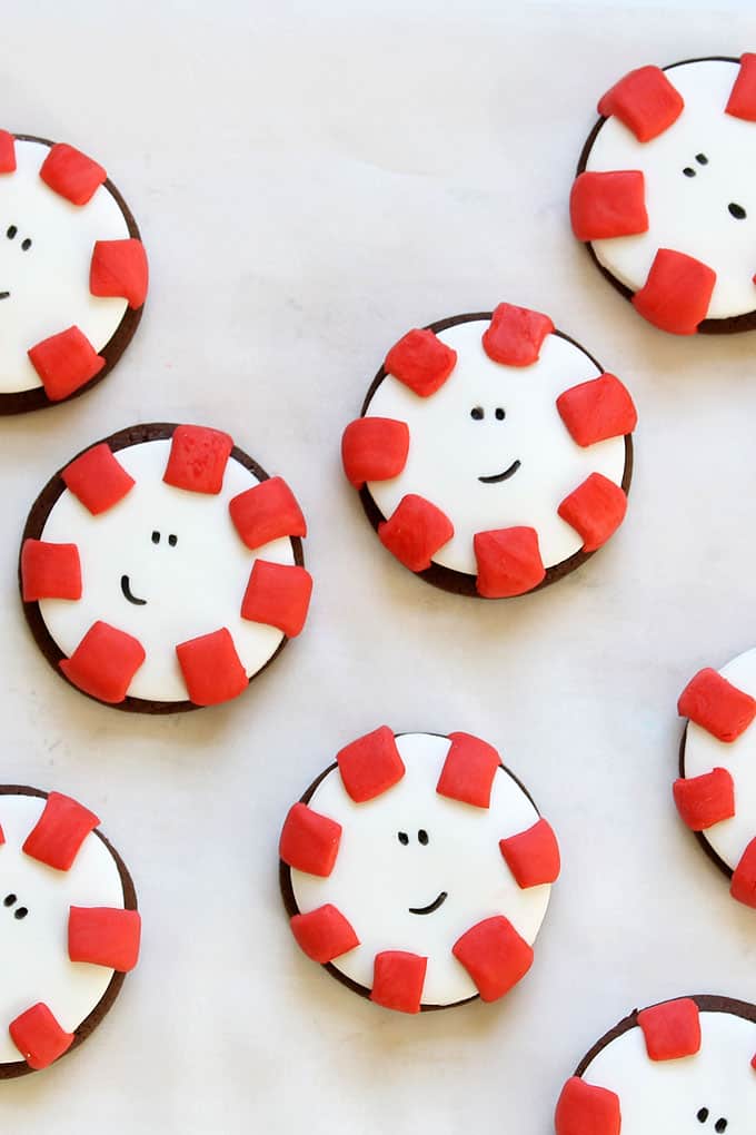 Adorable CHOCOLATE PEPPERMINT COOKIES from cake mix with fondant for a fun, clever decorated Christmas cookie idea. Just like the candy. #peppermint #cakemixcookies #chocolatecookies #christmascookies #fondant #cookiedecorating 