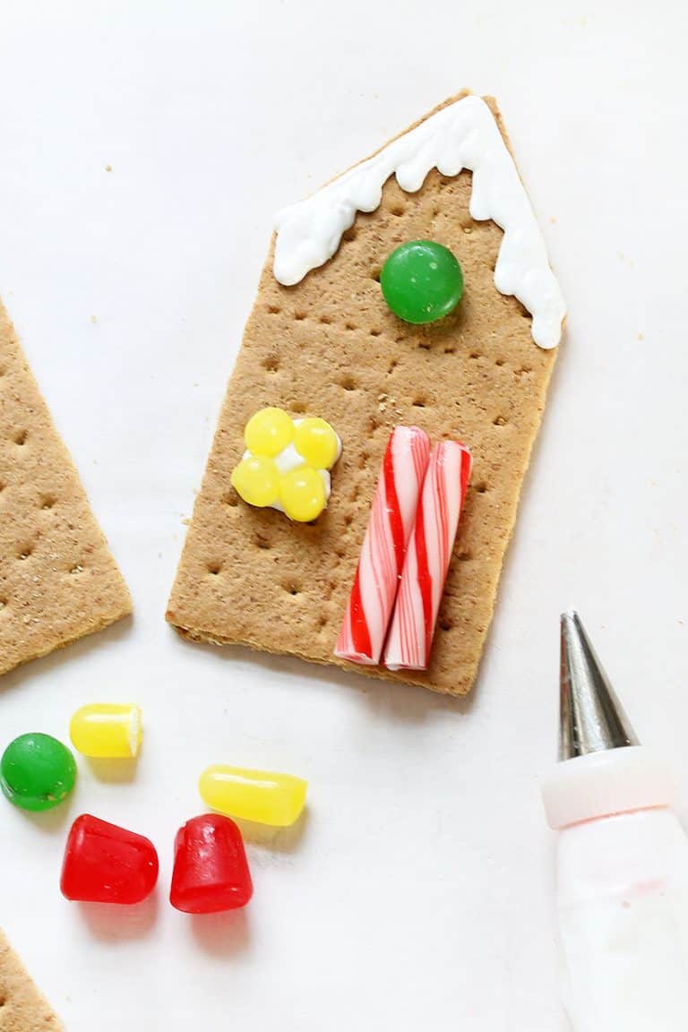 EASY GRAHAM CRACKER GINGERBREAD HOUSES for Christmas
