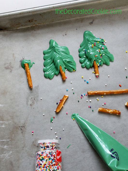 how to make mini chocolate Christmas trees