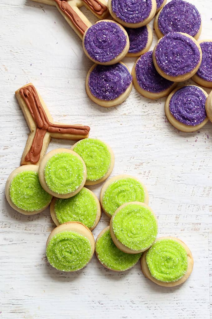 https://thedecoratedcookie.com/wp-content/uploads/2015/01/grape-cookies-wine-club-image-1.jpg