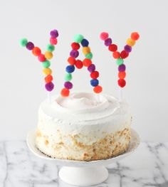 pompom-caketopper