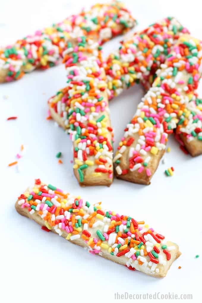 Easy sprinkle cookie sticks: Colorful sugar cookie sticks coated with sprinkles. Great for a birthday, unicorn, or rainbow party idea.