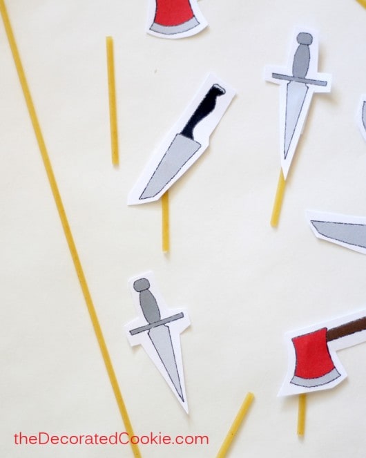 bloody Halloween marshmallows - FREE PRINTABLES with weapons