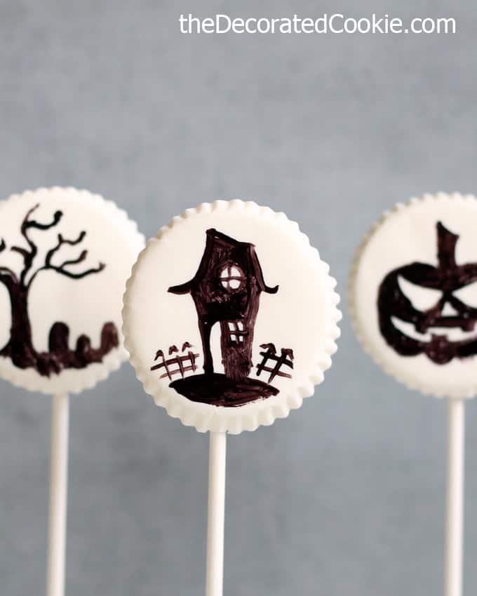 HALLOWEEN LOLLIPOPS: Painted chocolate lollipops Halloween favors #halloween #lollipops #partyfood #painting #chocolate #candymelts