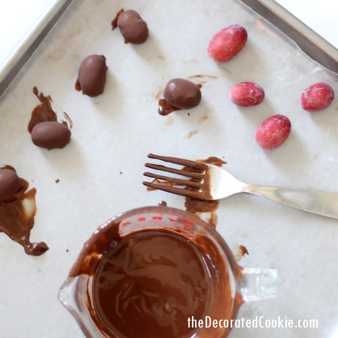 EASY chocolate covered grapes 