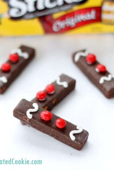 5 minute Christmas gift idea: Gingerbread man fudge sticks you can make from 3 supermarket ingredients