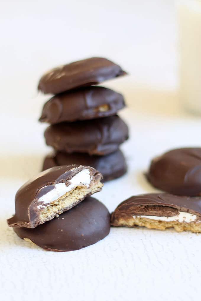 homemade MALLOMARS --A copycat recipe of the classic treat, with cut-out circle graham crackers, marshmallow, and chocolate, just like s'mores.