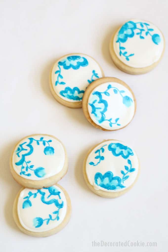 BLUE AND WHITE CHINA COOKIES and MARSHMALLOWS - decorate marshmallows and cookies with royal icing using blue food coloring pens