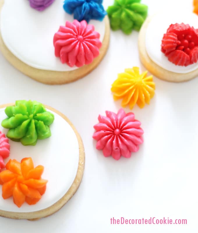how to use flower decorating tips for cakes, cookies or cupcakes