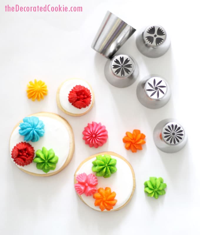 how to use flower decorating tips for cakes, cookies or cupcakes