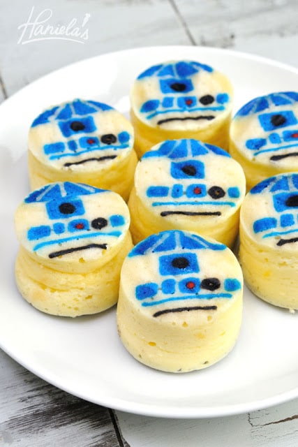 R2D2 cheesecakes