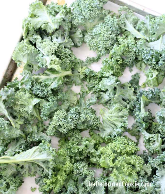 homemade kale powder -- healthy choice, sprinkle nutrition in all your favorite foods. 