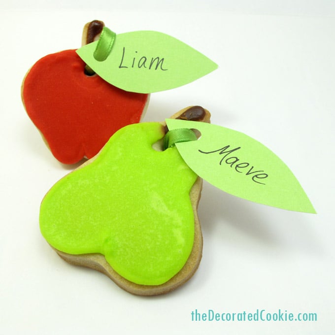 pear and apple cookie place cards 