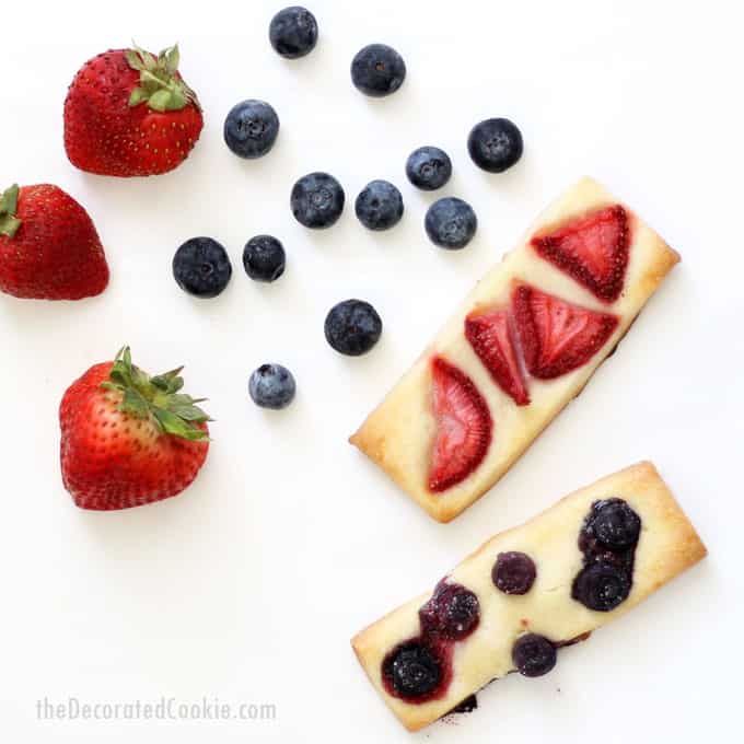 Capture the flavors of summer with these shortbread cookies. The BEST berry shortbread cookie recipe ever. #ShortbreadCookies #Berries #SummerCookies #SummerDesserts #ShortbreadCookieRecipe 