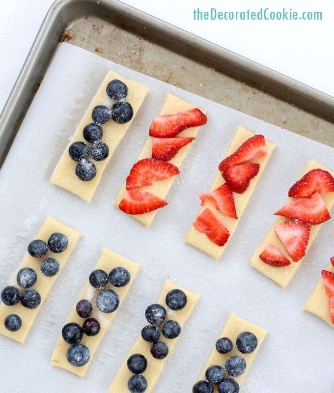 the BEST berry shortbread cookies ever, great Summer dessert 