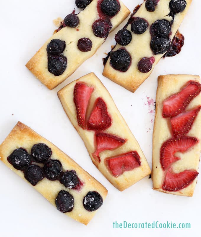 the BEST berry shortbread cookies ever, great Summer dessert 