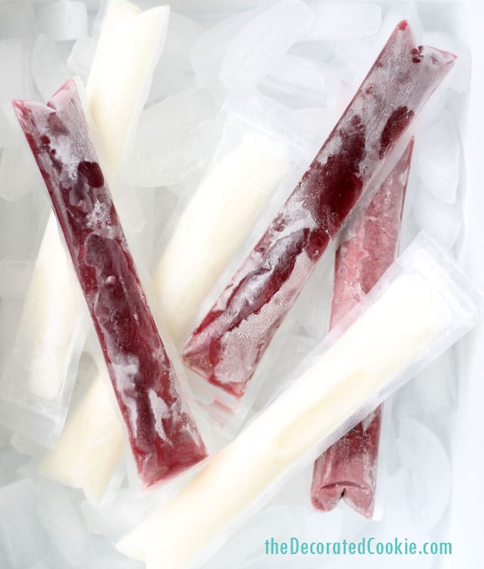 Wine popsicles idea: Make delicious, creamy, frozen wine ice pops for the beach or pool. The best adult summer treat idea. #WinePopsicles 