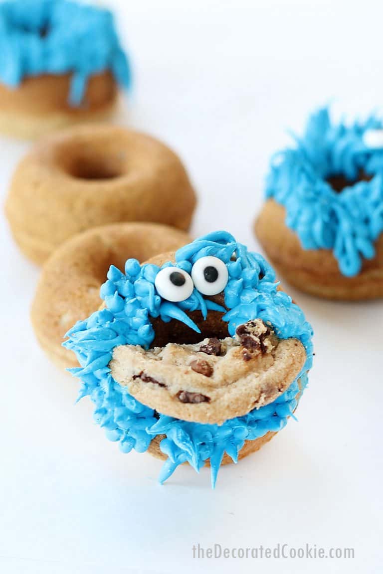 Cookie Monster donuts baked in the Donut Maker. Video howtos.