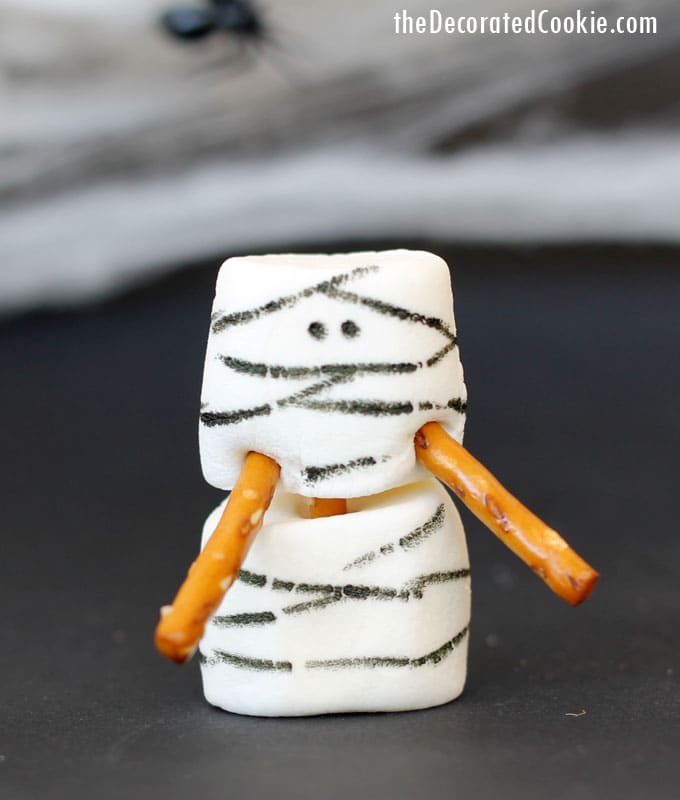 mummy marshmallows for Halloween hot cocoa