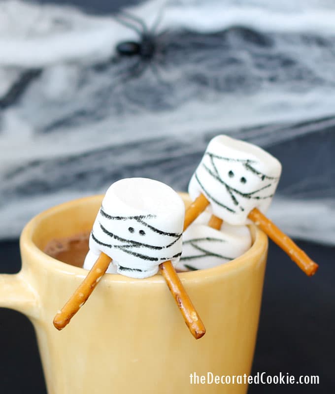 mummy marshmallows for Halloween hot cocoa