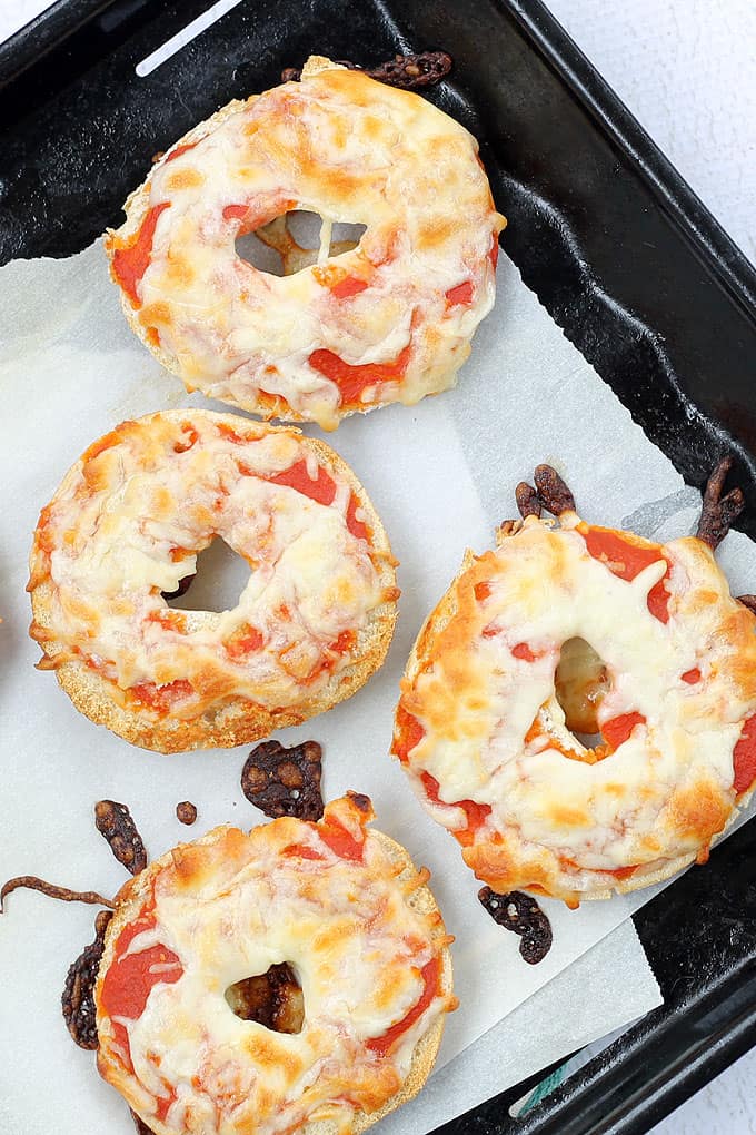 Homemade bagel bites pizza offer an after school snack from freezer to plate in minutes, without the box. So many kinds of yum!