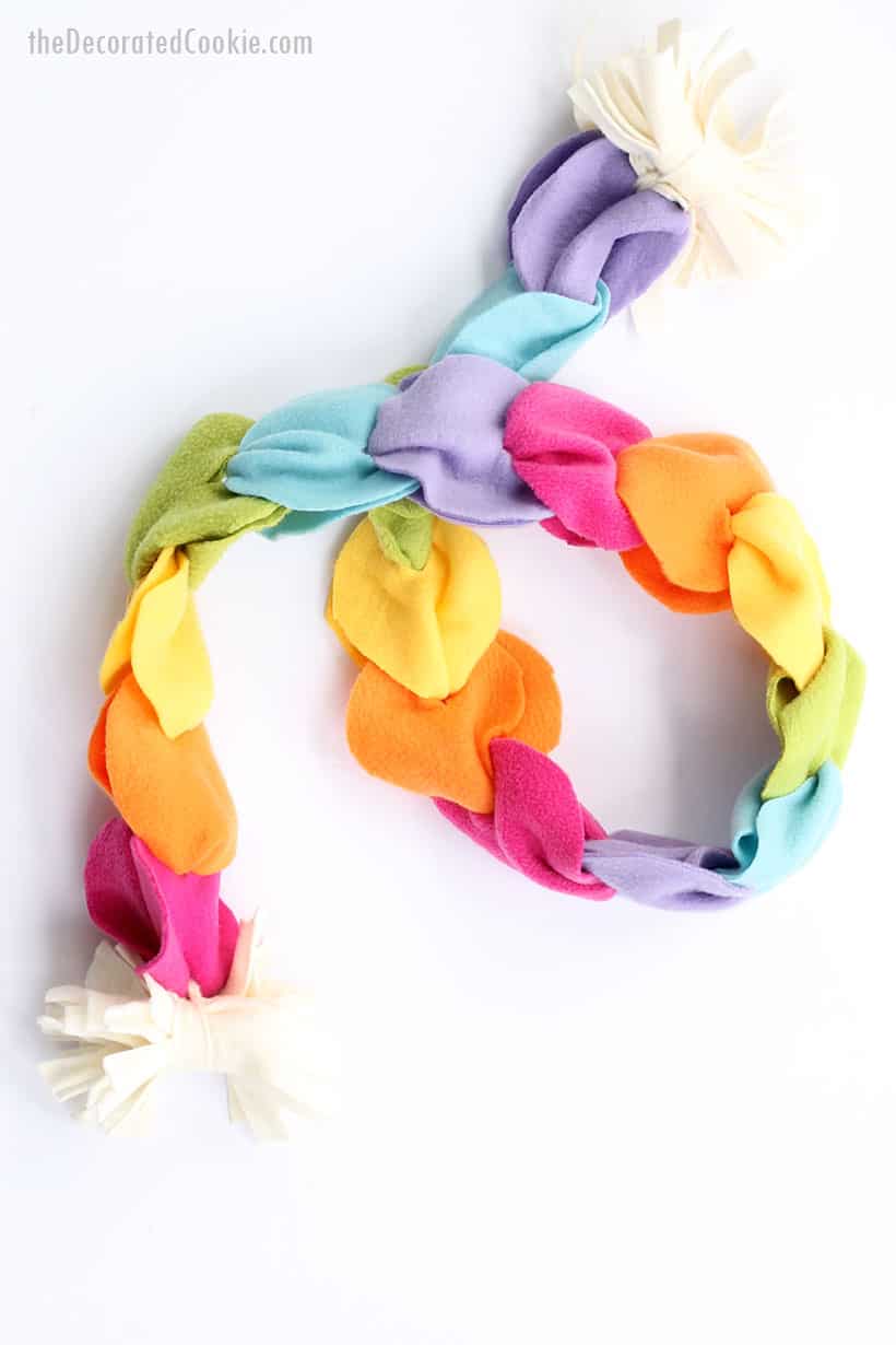 rainbow no-sew fleece scarf -- kid-friendly, printable instructions -- video