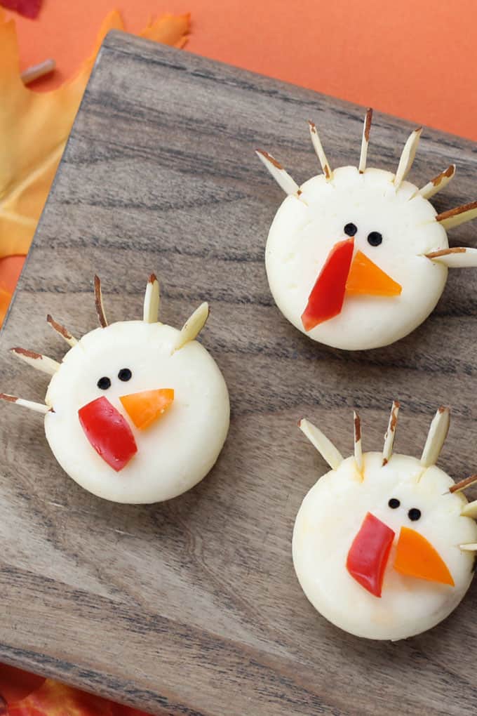 Babybel cheese turkeys Thanksgiving appetizer -- kid-friendly, fun food to serve on Thanksgiving #thanksgiving #cheese #babybel #turkey #appetizer