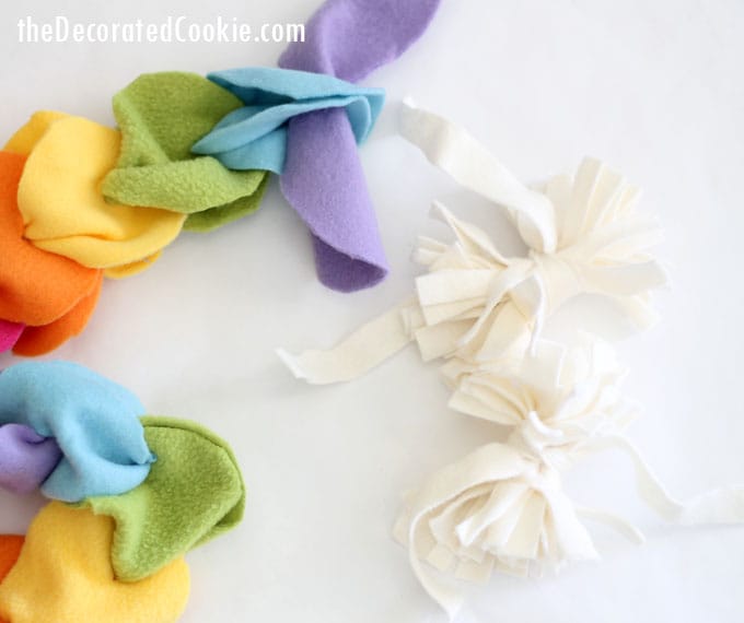 Rainbow Dash Easy No Sew Fleece Scarf (Photo Tutorial)