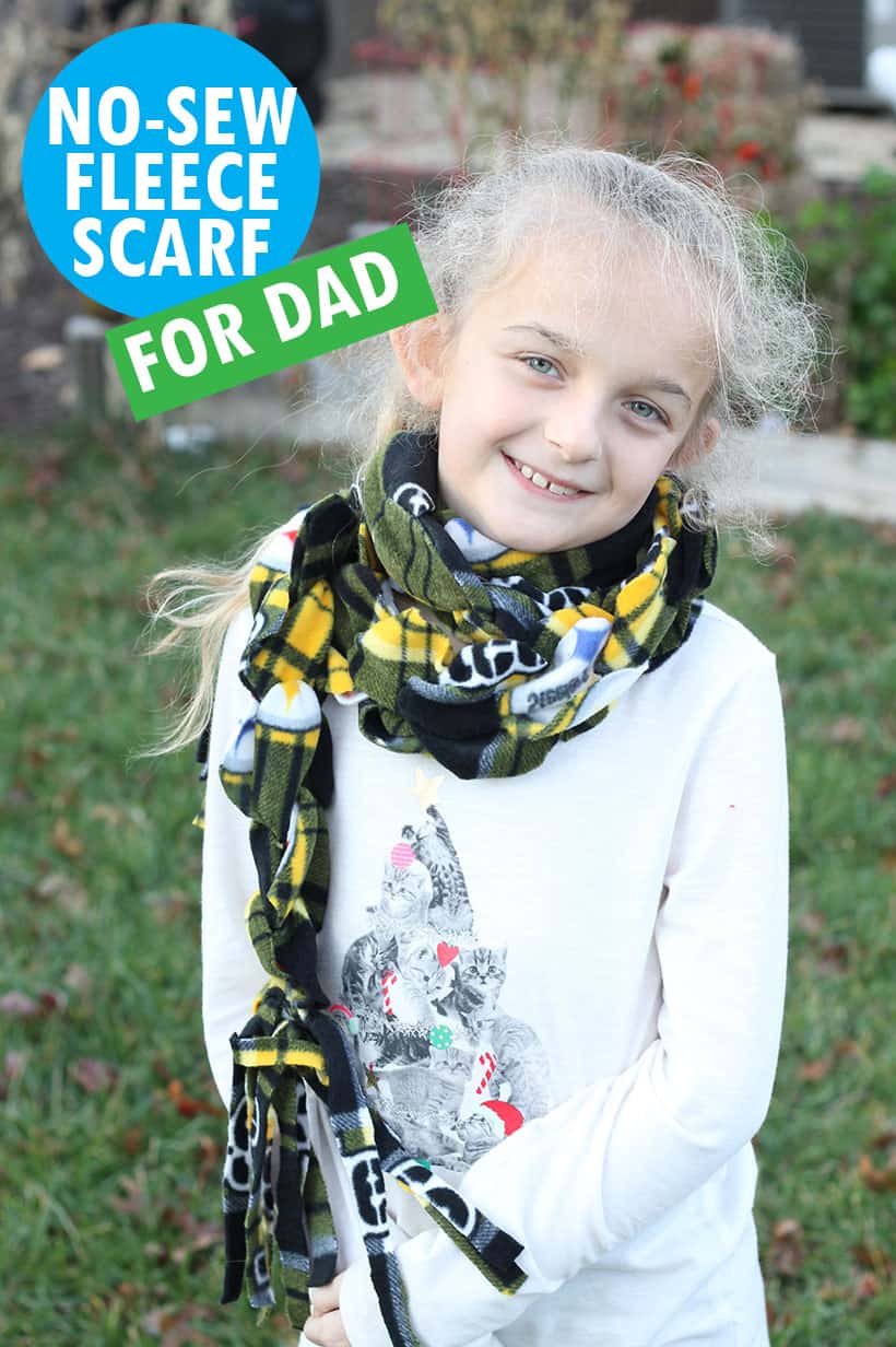 no-sew fleece scarf for Dad -- great handmade gift idea from kids