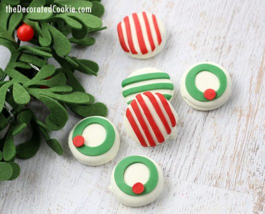 Candy clay Christmas Oreos -- quick and easy Christmas cookie treat