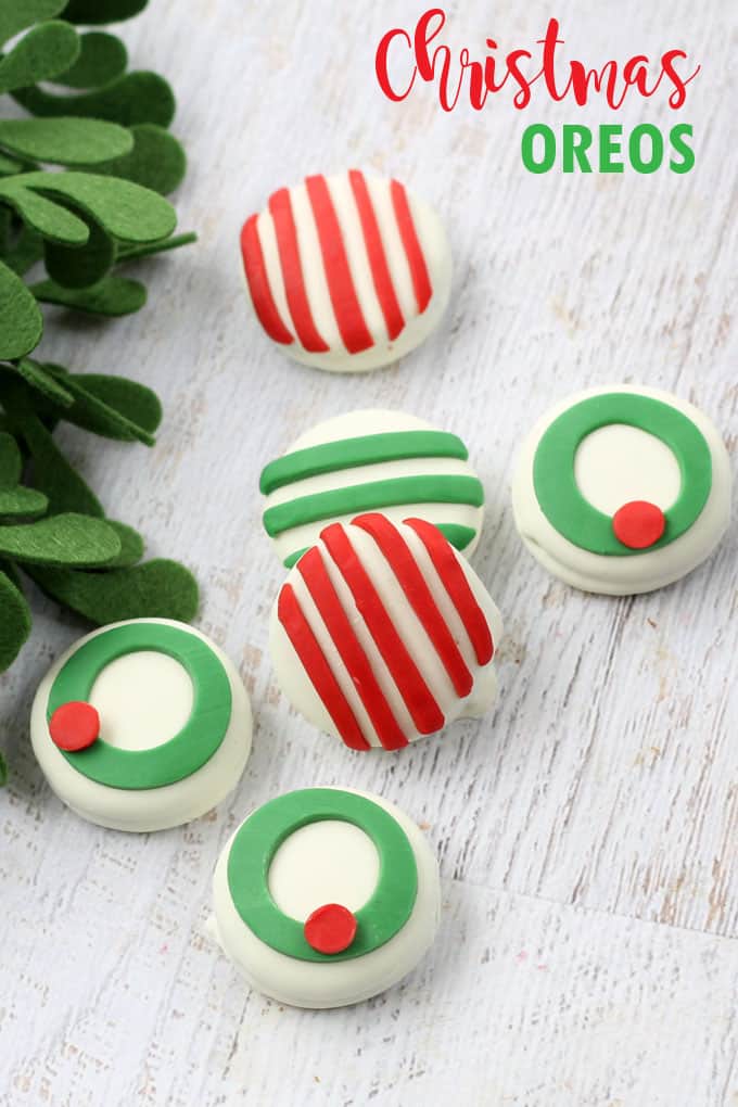 Candy clay Christmas Oreos: