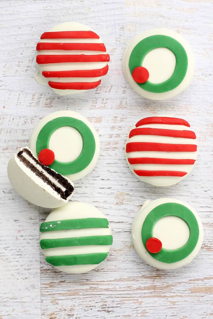 Candy clay Christmas Oreos --decorate store-bought Oreos for christmas 