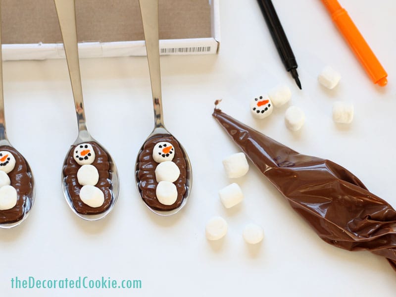 snowman chocolate spoons -- cute homemade Christmas gift idea 