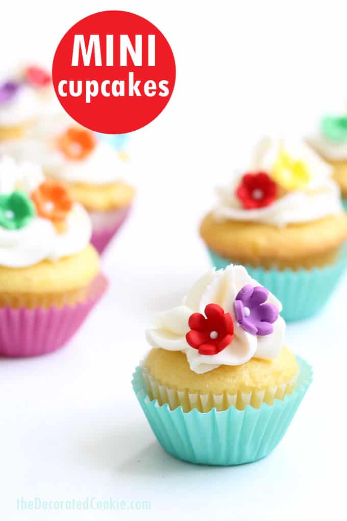 mini cupcakes with flowers 