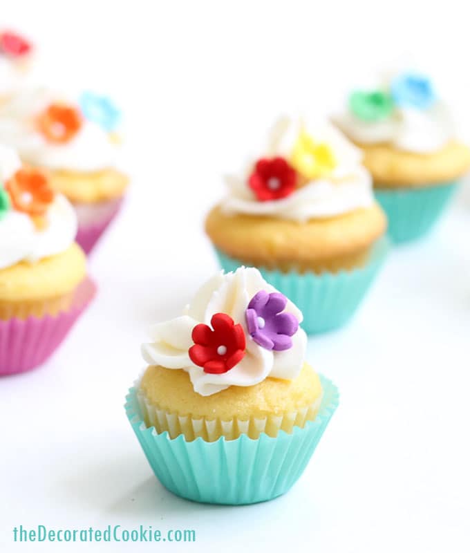 How To Quickly And Easily Decorate Mini Cupcakes With Video How Tos