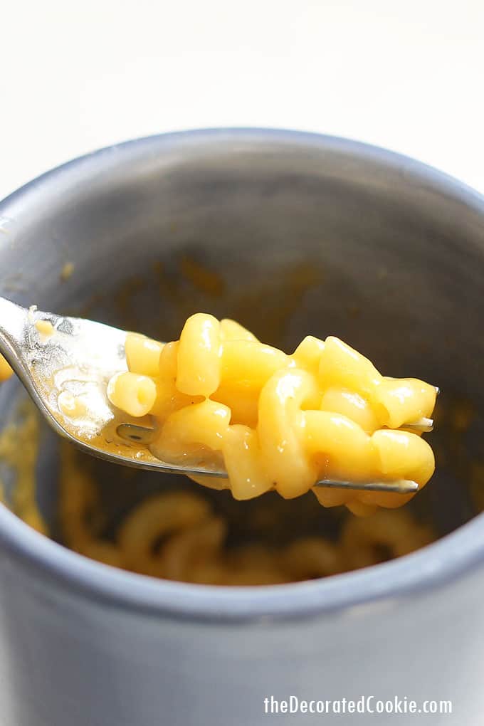 MICROWAVE MAC AND CHEESE IN A MUG with video recipe. How to microwave a single serving of mac and cheese in a mug. Video recipe included with step-by-steps.