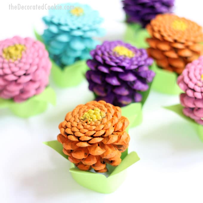 easy pinecone Zinneas -- pinecone crafts -- flower crafts -- centerpiece home DIY