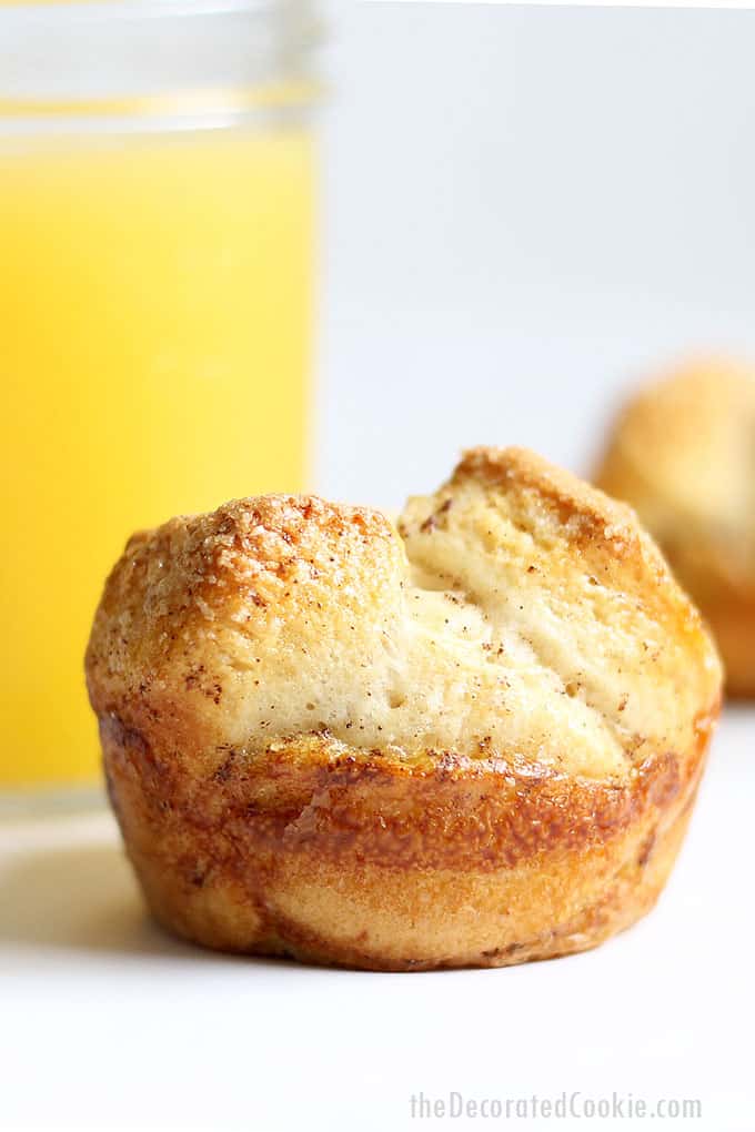 French Toast biscuit muffins from refrigerated biscuits are a quick and easy breakfast. A video is provided with how-to instructions.